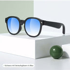 flynk G4 in Schwarz mit blauen Verlaufsgläsern auf einem Podest