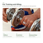 Smart Ring mit weißer Schutzhülle beim Hanteltraining