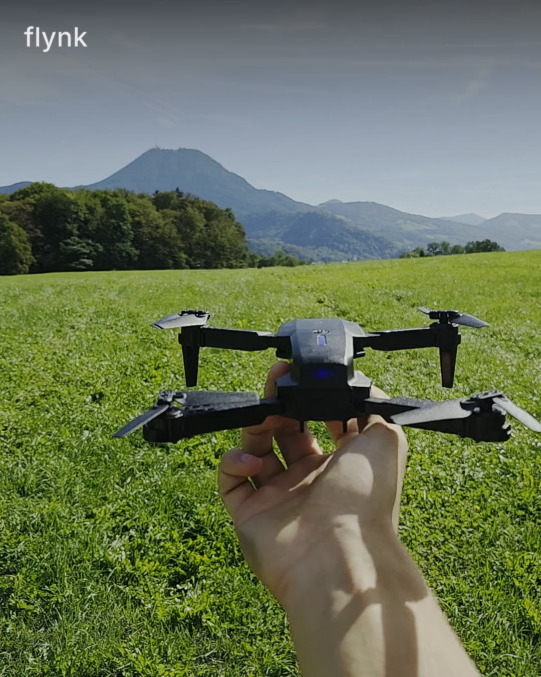 flynk V5 Max im Video: aus der Tasche, aufklappen, Handstart und Flug über den Bergen – perfekt für Anfänger